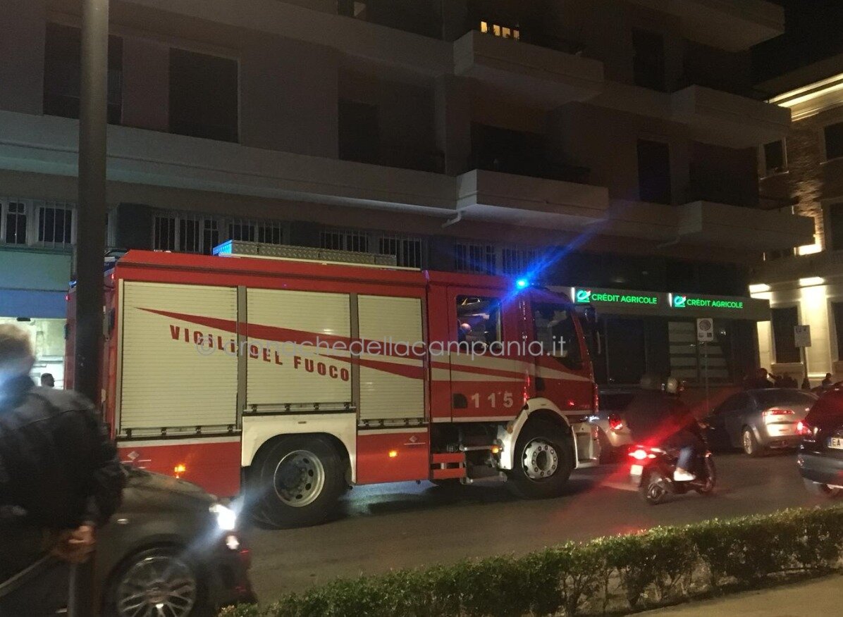 Castellammare: incendio al centro ma era solo il fumo da una canna fumaria