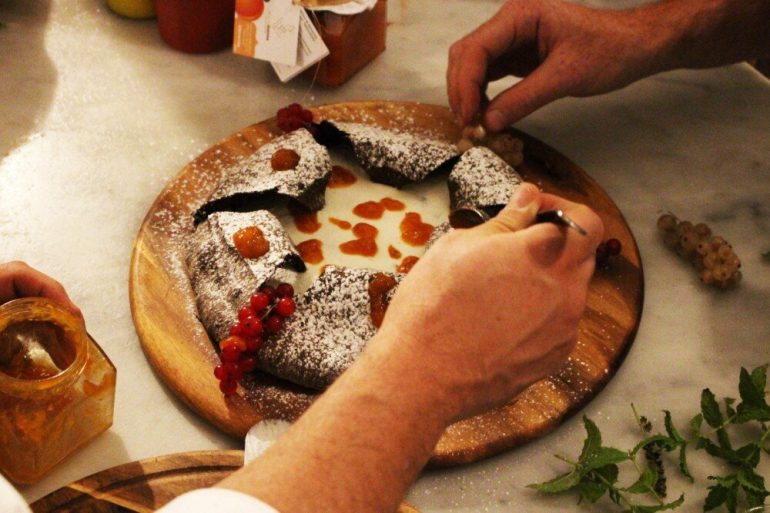 Il pizza chef Giuseppe Maglione trionfa al contest ‘Pizza Dolce’ con la sua ‘Innamorarsi sul Vesuvio’