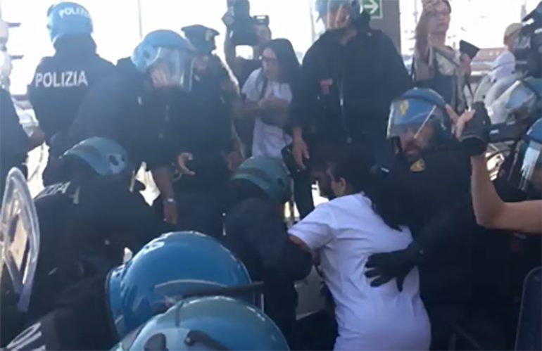 Napoletani scomparsi in Messico, Stazione sgomberata: scontri con le forze dell’ordine