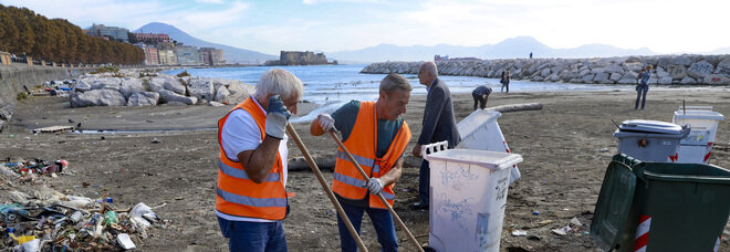 Napoli: ripulita la spiaggia della Rotonda Diaz