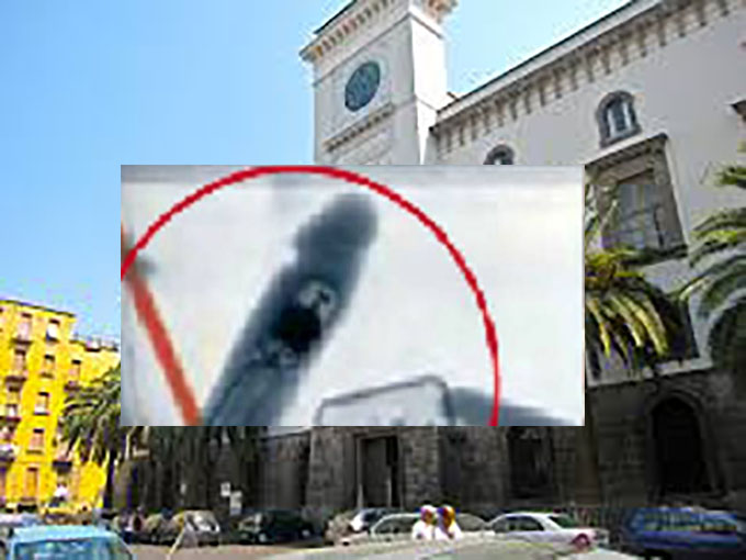 Tribunale di Napoli Nord: allarme terrorismo al body scan? No, solo una signora con due vibratori in borsa