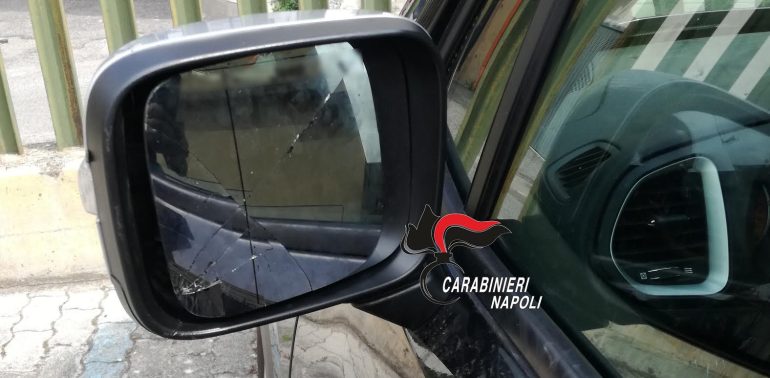 Nola, tentano la truffa dello specchietto: arrestati in 2