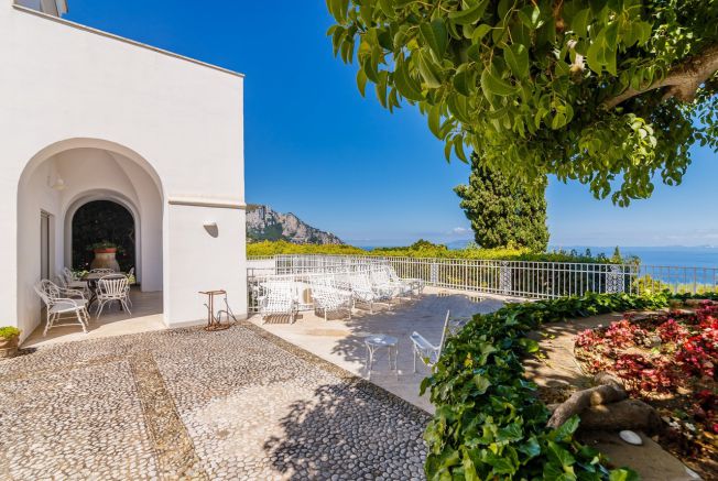 Capri. La lussuosa villa, fatta costruire da Bragaglia, dove visse Totò è in vendita
