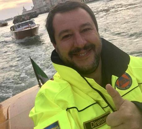 Salvini vuole cacciare i violenti dallo stadio a vita