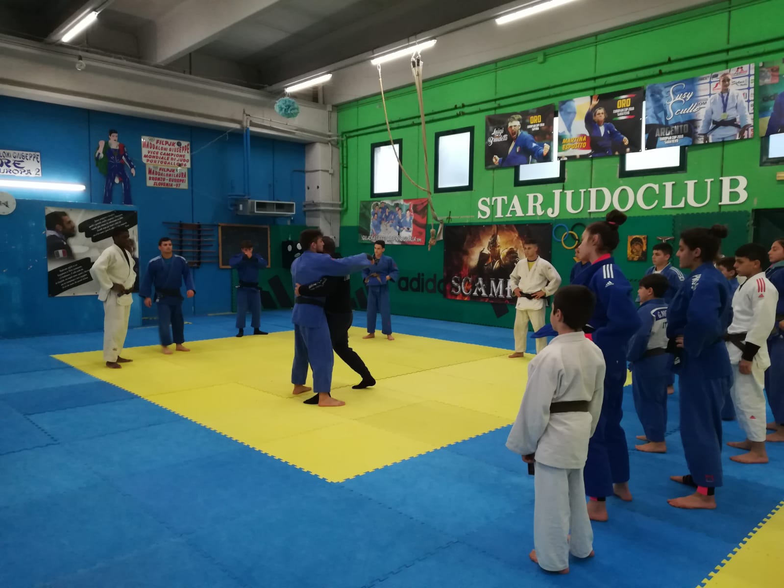 I ragazzi dell’istituto R.Elia di Castellammare a Scampia per un corso di Judo