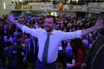 Salvini: ‘Il Napoli fa male se si ferma per i cori razzisti’