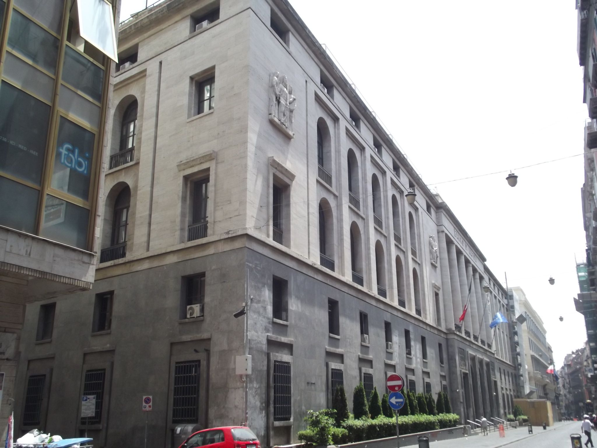 Dopo sei secoli chiude il Banco di Napoli: da lunedì si passa a Intesa San Paolo