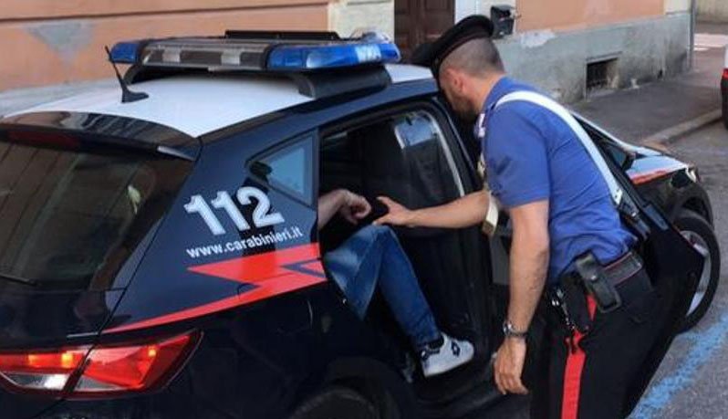 Ercolano: ventitreenne arrestato dai carabinieri dopo un anno di maltrattamenti alla madre