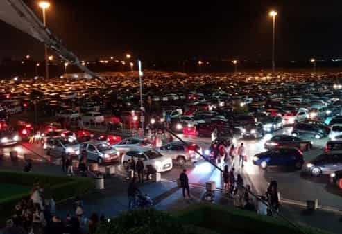 Delirio al ‘Campania’, automobilisti sequestrati nel traffico