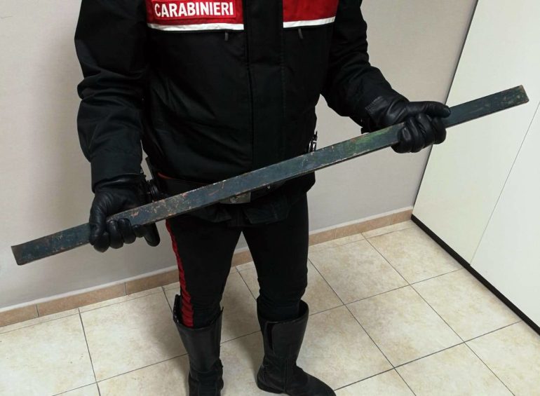 Striano: padre e figlio presi dai carabinieri mentre tentano furto in casa