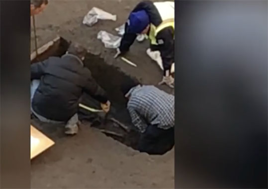 Napoli, due scheletri ritrovati durante i lavori della Metro