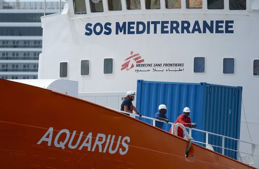 Traffico di rifiuti, sequestrata la nave Aquarius: 24 indagati. Coinvolto anche il porto di Napoli