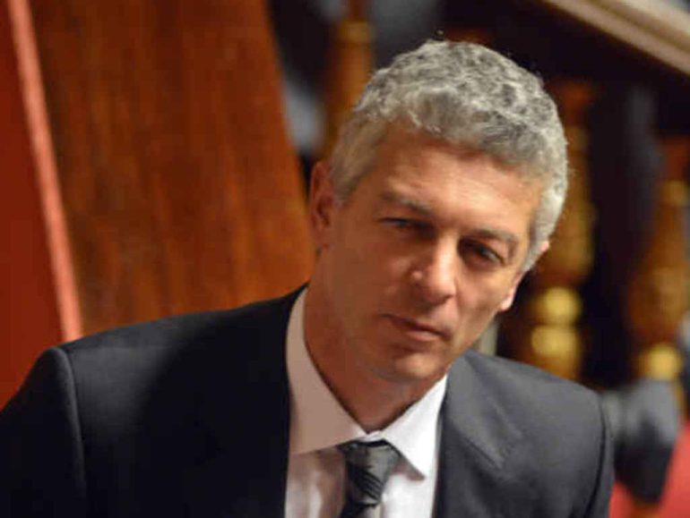 Bombe nel napoletano, Morra(M5S): “Le persone vogliono reagire ma non basta, c’è bisogno dello Stato”