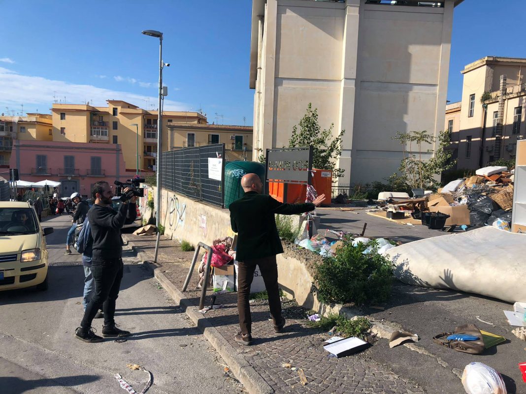 Emergenza rifiuti a Torre del Greco: protesta nell’ area mercato
