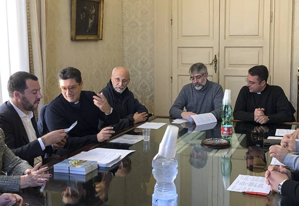 Napoli, i parroci di Ponticelli: ‘Aspettiamo Salvini nel nostro quartiere’