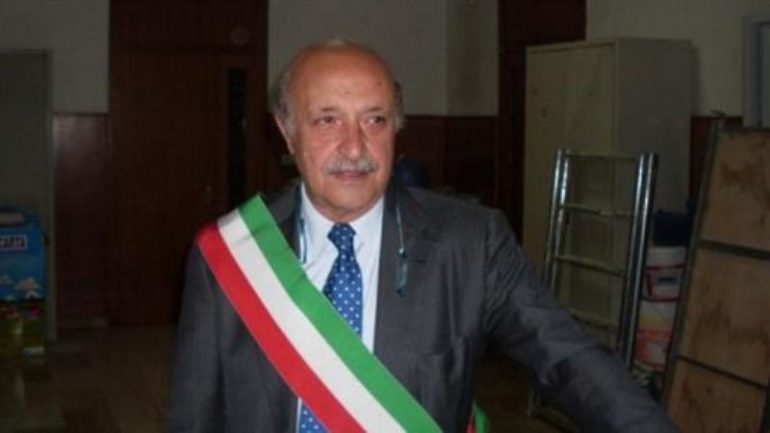 Pomigliano:’Hanno imbrattato’, il sindaco nega la sala ai licenziati