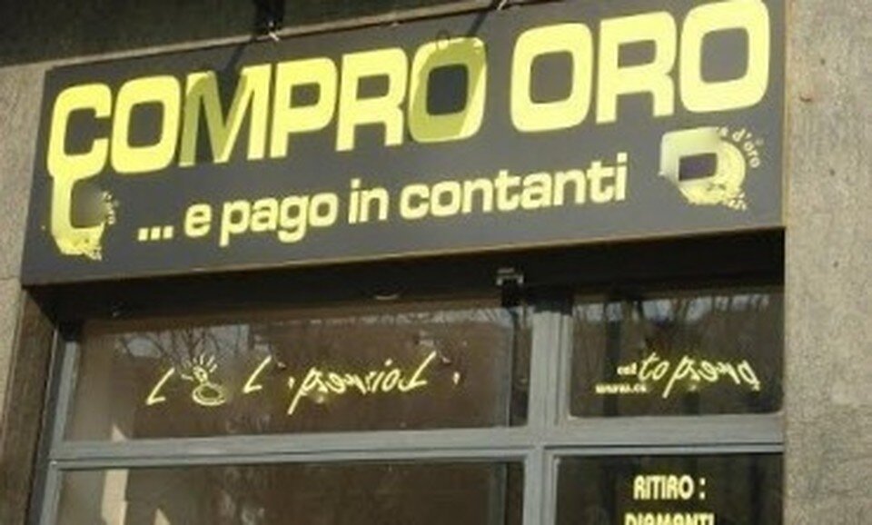 Napoli, controlli della polizia nei negozi di ‘Compro Oro’: tre denunce