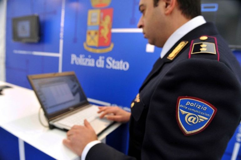 Estate: le 8 regole della polizia postale per evitare le truffe on line