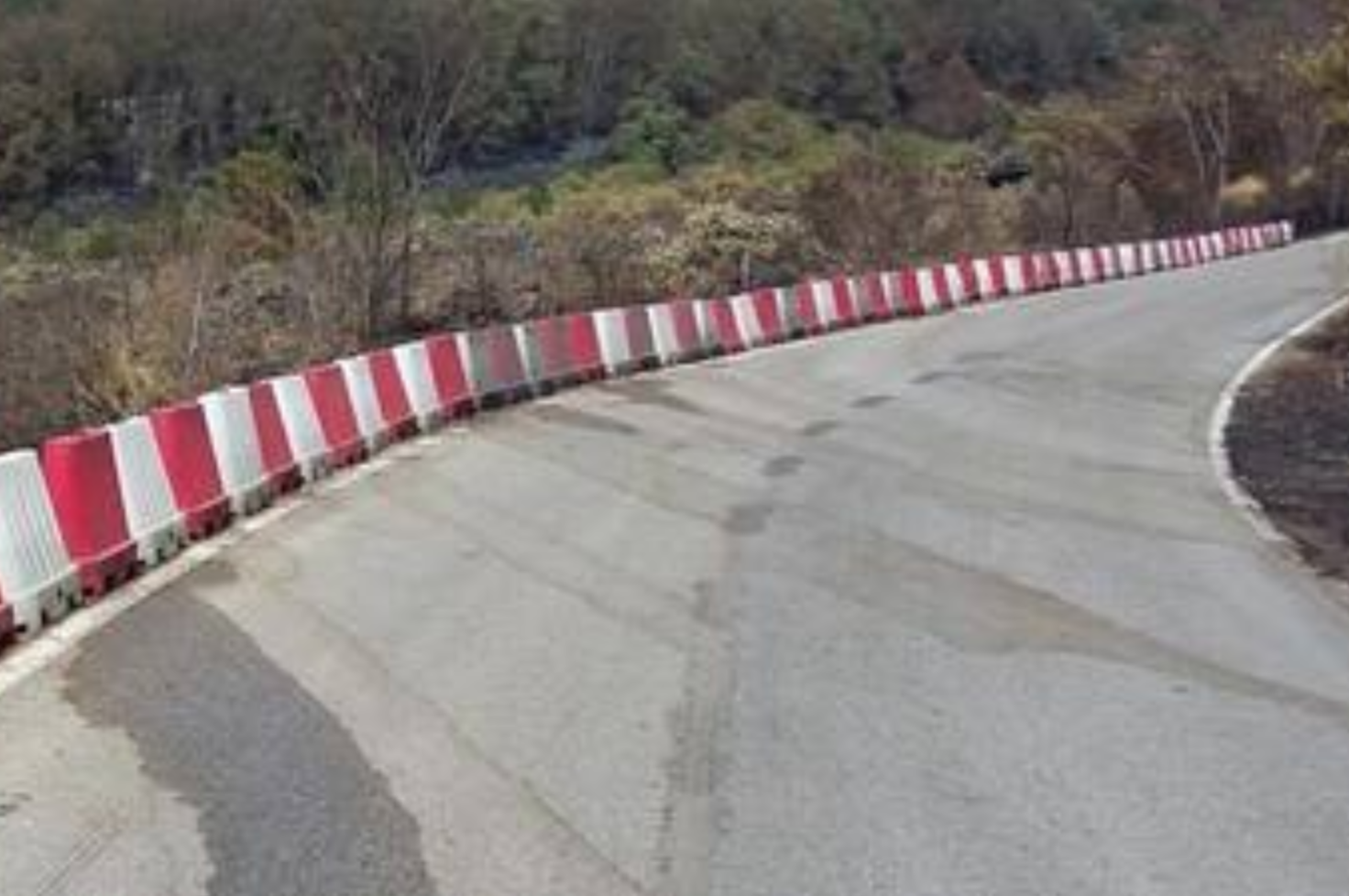Rischio frana: ancora chiusa la strada del Gran Cono del Vesuvio