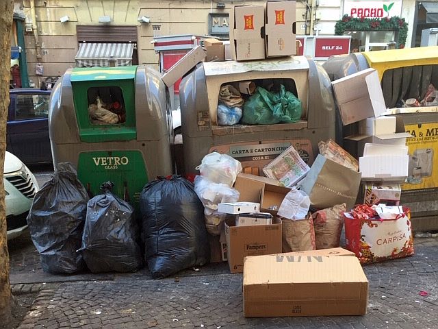 Vomero: il 2018 finisce con traffico, buche e spazzatura