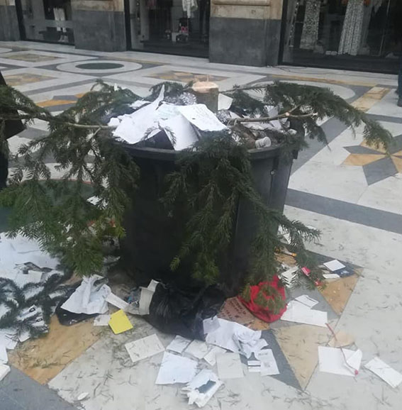 Albero di Natale rubato, la Confcommercio: ‘Offesa a Napoli’