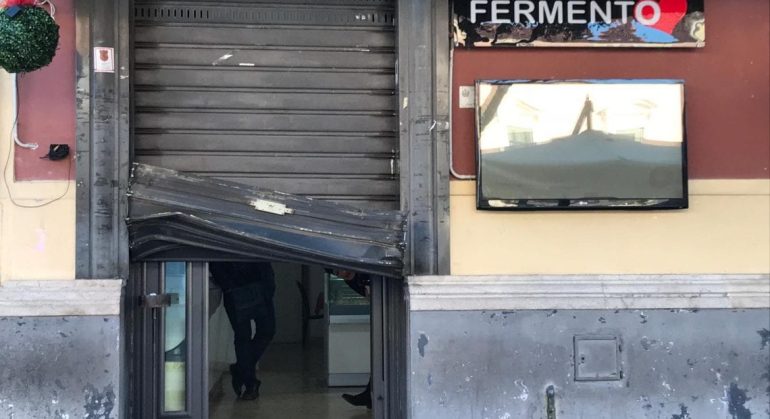 Banditi in azione nella notte in un bar a Marcianise