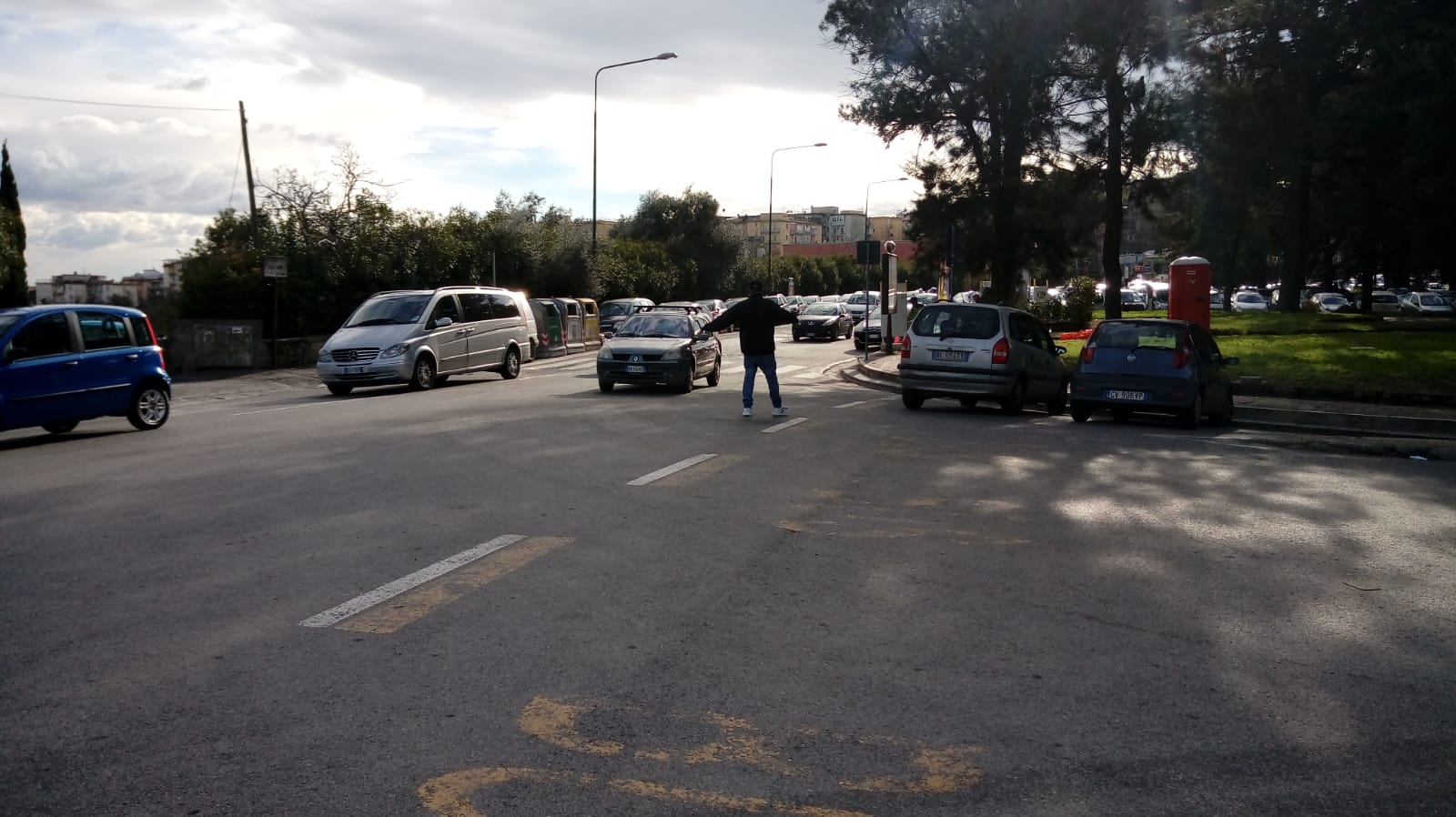 Napoli, il consigliere regionale Borrelli minacciato di morte da un parcheggiatore abusivo