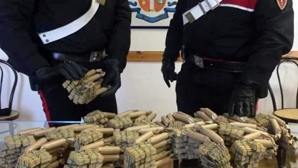 Cantina trasformata in fabbrica clandestina di botti pericolosi: sequestro dei carabinieri