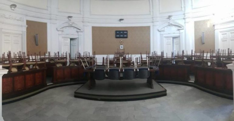 Castellammare, panettone amaro per il Sindaco e mal di pancia in maggioranza: salta il consiglio comunale