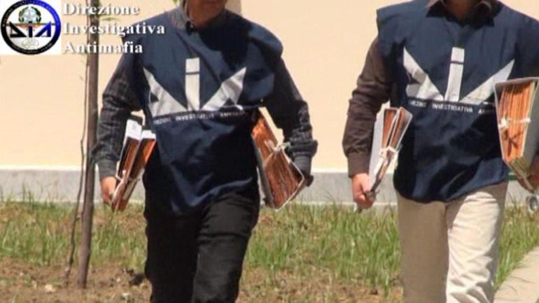 Casalesi in Veneto, tra gli arrestati anche un sindaco, un poliziotto, commercialisti e avvocati