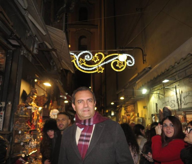 Napoli, accese nel centro storico le luci Natalizie: la soddisfazione del sindaco e della Municipalità