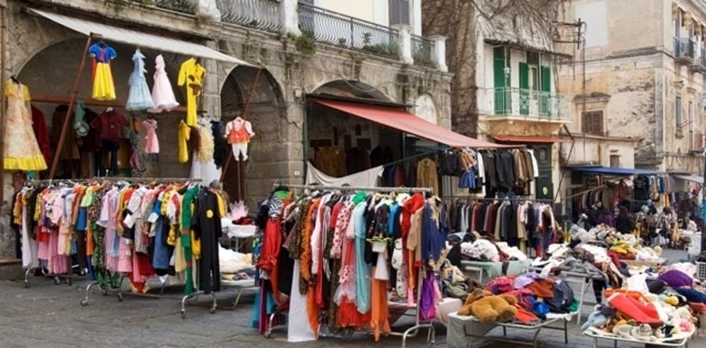 Ercolano, blitz dei vigili al mercato di Pugliano: sequestrati 4 quintali di merce