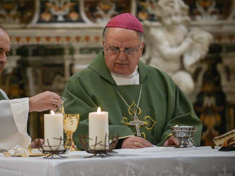 Salerno, l’arcivescovo Moretti si dimette per motivi di salute
