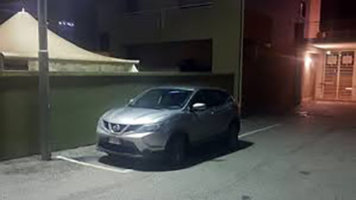 Truffa dello specchietto, fermati i due banditi della Nissan Qashqai