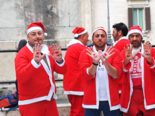 A Roma per fare gli auguri ai ‘figli rapiti’