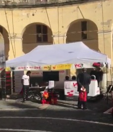 Ferrari e Lamborghini a piazza Dante a  Caserta