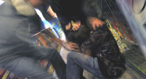 Spagna, rissa in una discoteca a Cadice: grave un giovane, arrestati 4 napoletani.IL VIDEO