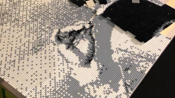 Napoli, gli organizzatori della mostra Lego sosterranno spese per riparare il volto di Totò danneggiato