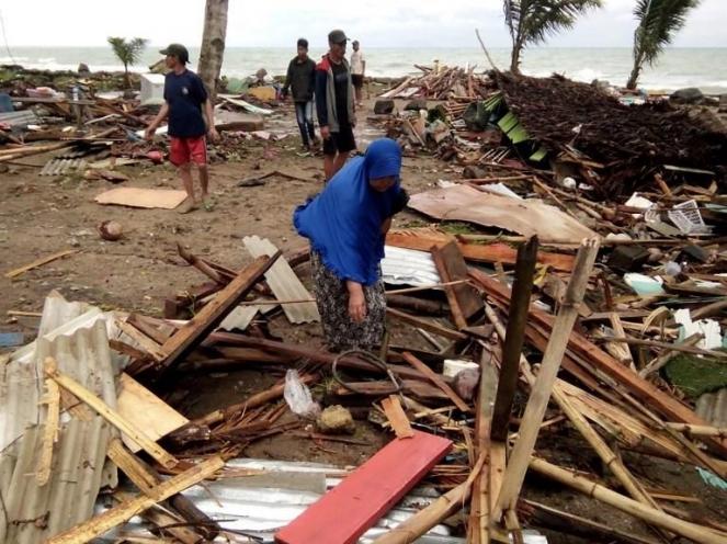 Tsunami in Indonesia: i morti salgono a 22, 843 feriti e 30 dispersi