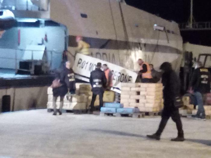 Sequestrato veliero con 6 tonnellate di hashish col marchio ‘Totò Riina’