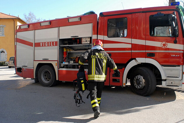 Incendio in casa, è in rianimazione un 78enne di Ottaviano: intossicati anche due pompieri