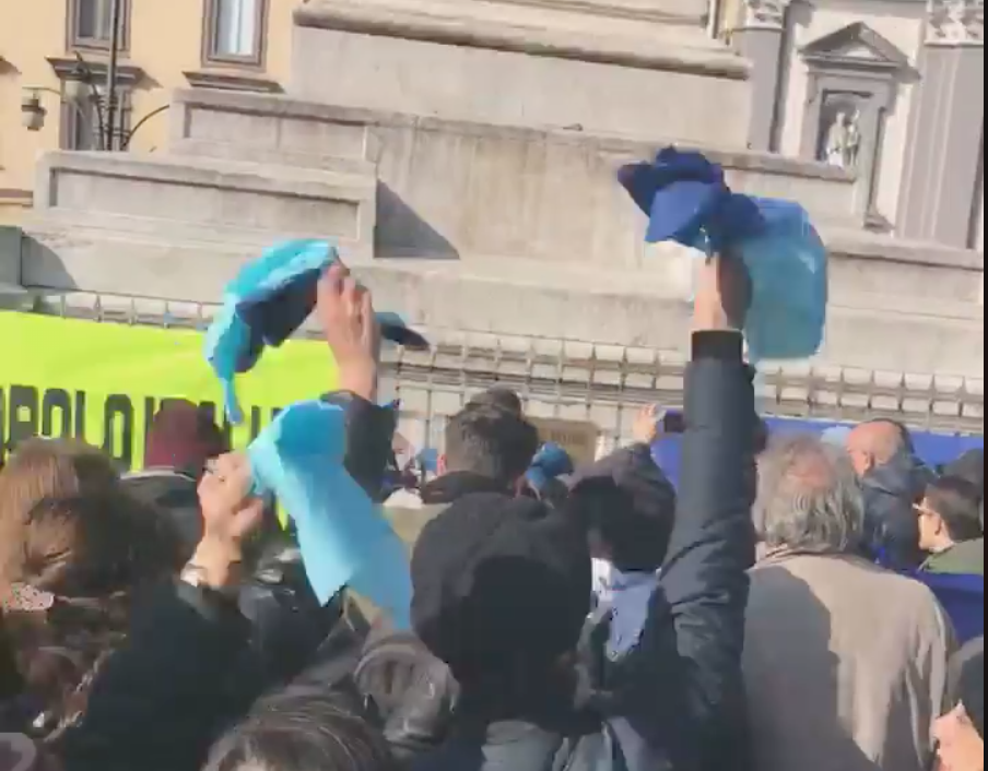 “Chiediamo maggiore vivibilità”, in strada a Napoli la Marea Azzurra