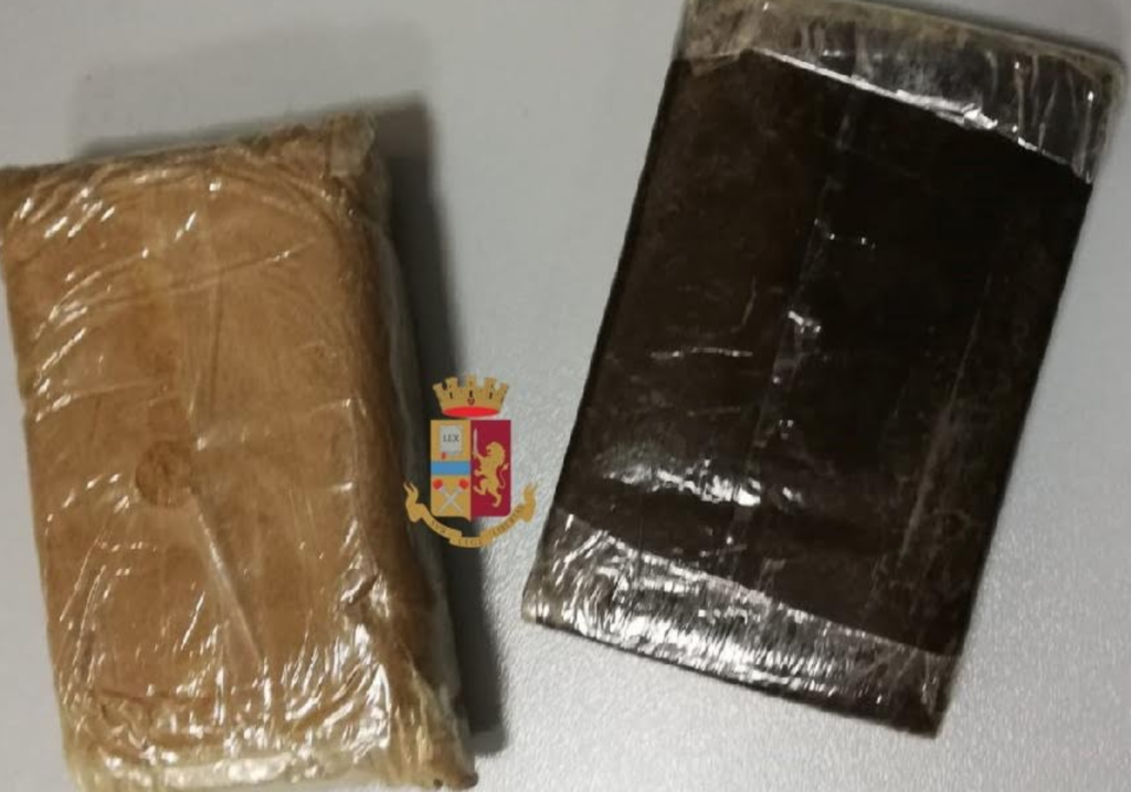 Secondigliano. Scoperto con oltre 100g di hashish: arrestato