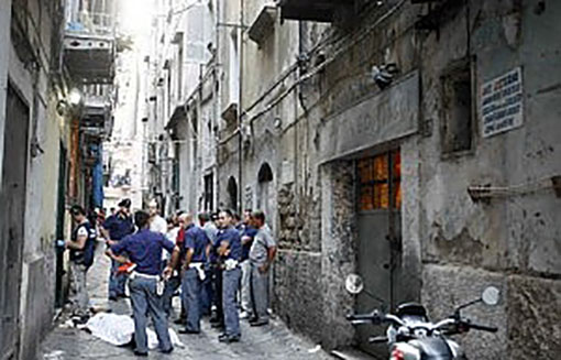 Napoli, donna straniera trovata morta in strada al Borgo Sant’Antonio Abate