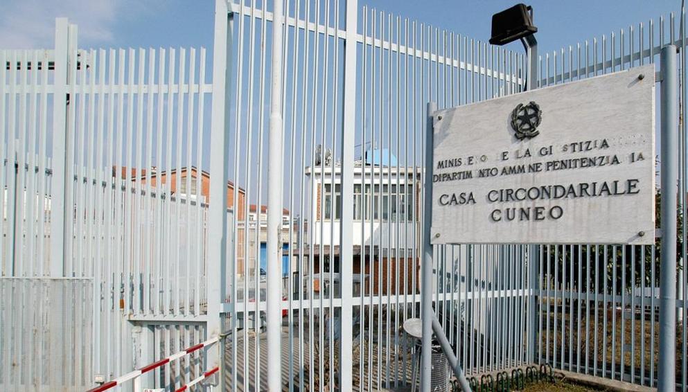 Strage sfiorata nel carcere di Cuneo: detenuti danno fuoco alle celle. In funzione un solo idrante, ma bucato
