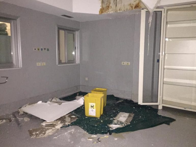 Napoli, il San Giovanni Bosco allo sfascio: crolla una contro soffittatura in Ginecologia