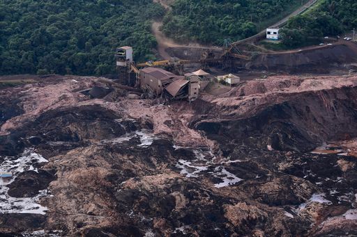 Crolla diga in Brasile: 7 morti e 150 dispersi