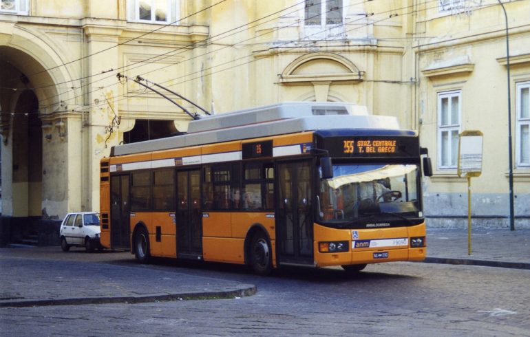 Napoli, guasto tecnico: ferme le linee dei filobus Anm