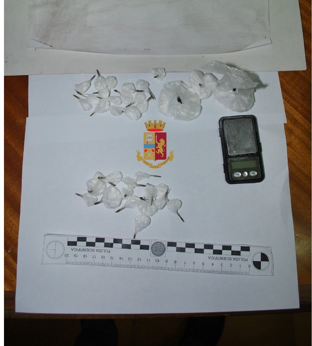 O’ milanese andava in giro in Bmw a vendere cocaina: arrestato con il complice