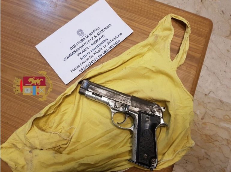 Napoli, la zona archeologica di Forcella usata come deposito di armi